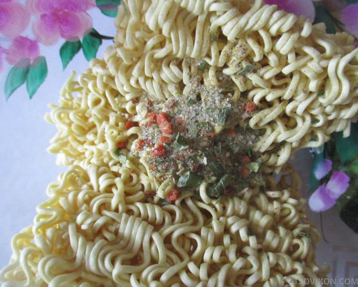 
                            Лапша быстрого приготовления с тушёной курицей и луком &laquo;Биг Ланч&raquo;
                         - отзывы
