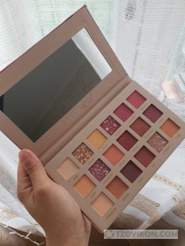
                            Палетка теней Huda Beauty 18 цветов
                         - отзывы