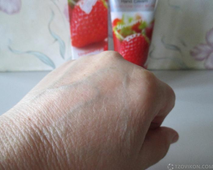 
                            Крем для рук Visible difference Strawberry, Farmstay
                         - отзывы